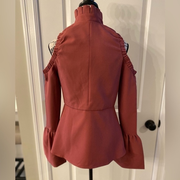 Romeo & Juliet Couture NWT Long Bell Sleeve Cold Shoulder Blouse Size Small - Picture 4 of 10